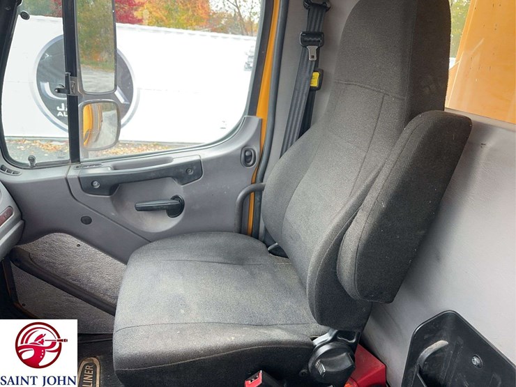 2015-freightliner-114sd-image-23