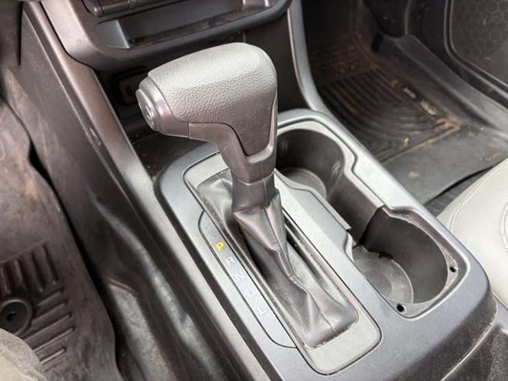 2019-chevrolet-colorado-image-32