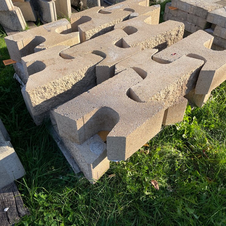 #3190 • Pallet of Concrete Retaining Wall Blocks