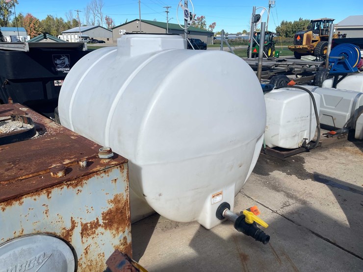 #1837-•-500-gallon-horizontal-leg-tank-image-3