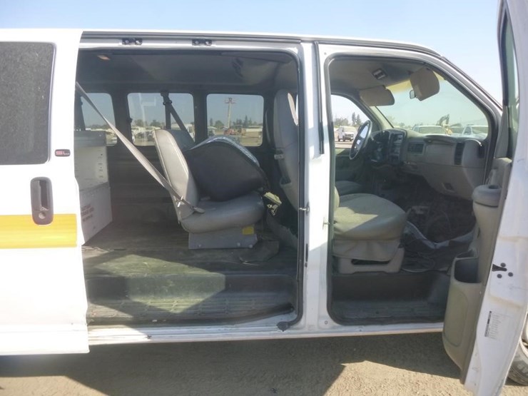 1999-gmc-3500-image-14