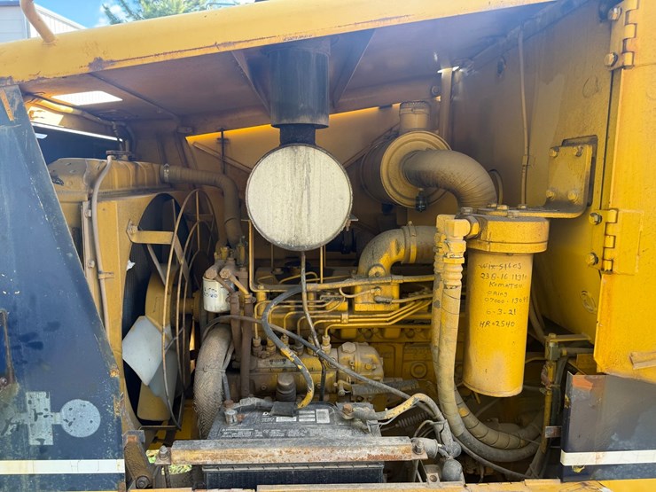 #3534-•-komatsu-gd305a-motor-grader-image-63