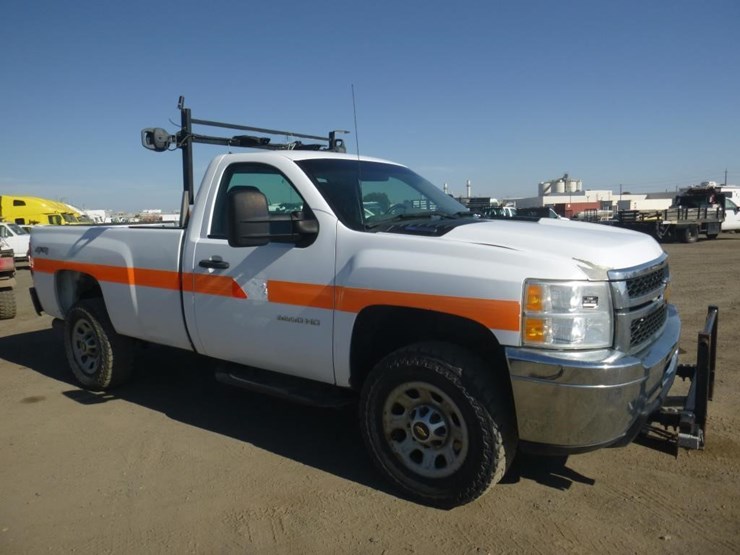 2014-chevrolet-3500hd-image-2