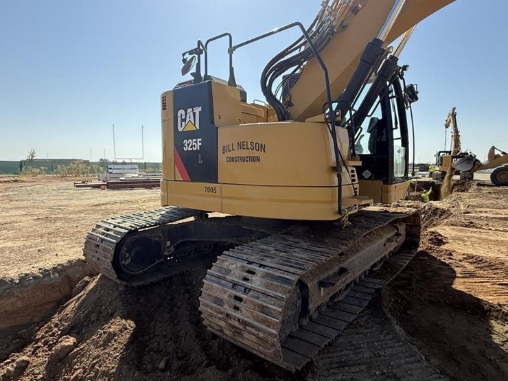 2020-caterpillar-325flcr-image-3