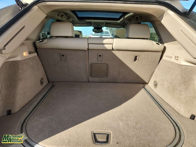 2010-cadillac-srx-image-34