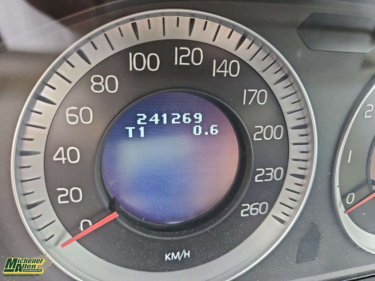 2010-volvo-xc60-image-36