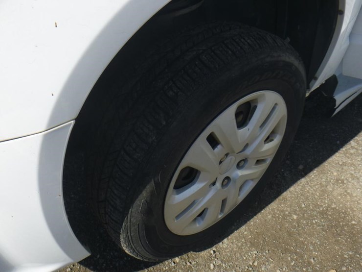2015-dodge-grand-caravan-image-13