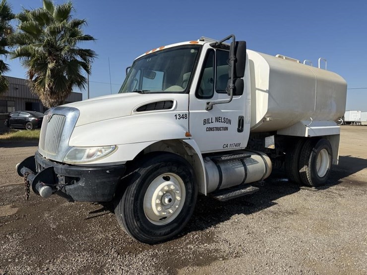 2012-international-4300-s/a-water-truck-image-1