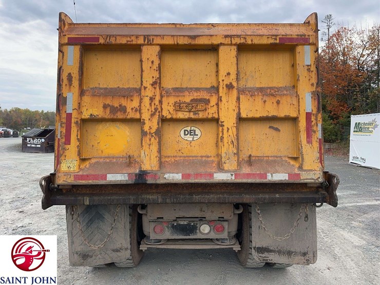 2015-freightliner-114sd-image-6