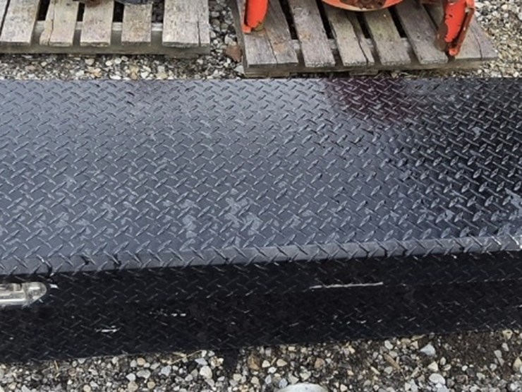black-diamond-plate-truck-box-image-1