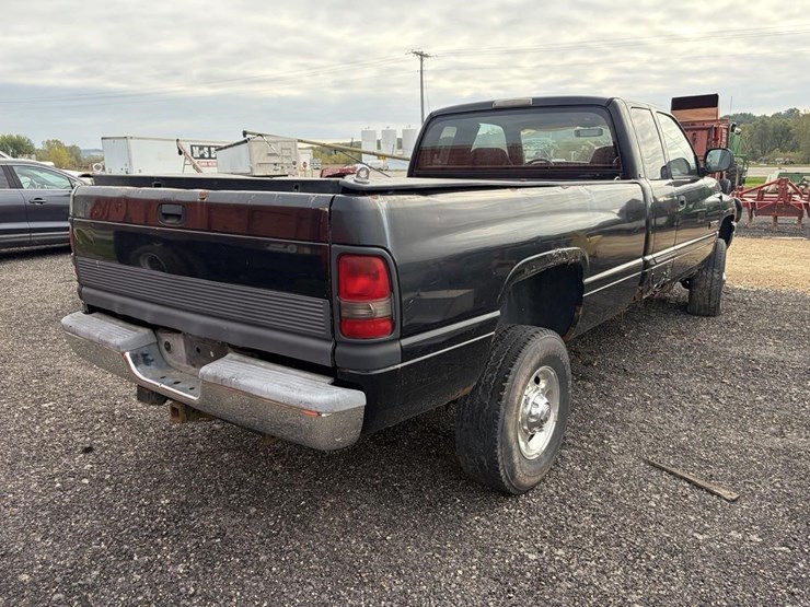 1999-dodge-ram-2500-image-3