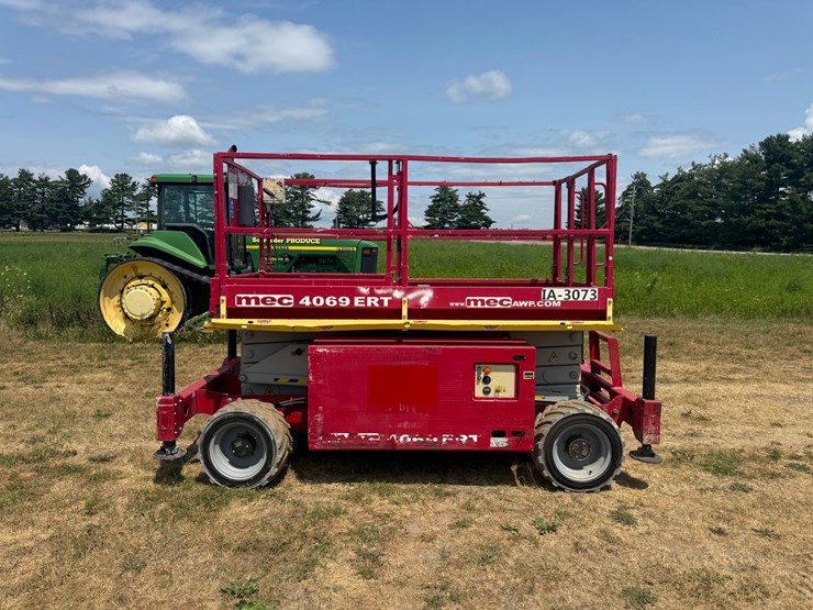 #2085-•-2016-mec-4096-ert-scissor-lift-image-2