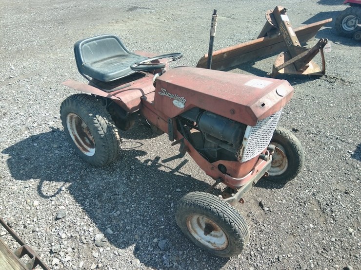 simplicity-wonder-boy-700-garden-tractor-image-2