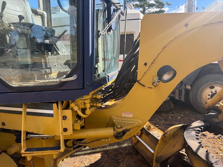 #3534-•-komatsu-gd305a-motor-grader-image-44