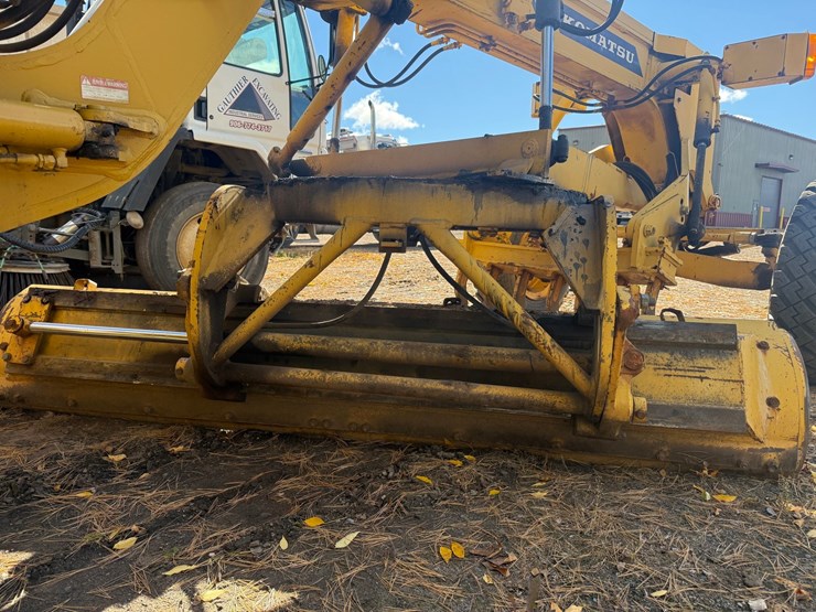 #3534-•-komatsu-gd305a-motor-grader-image-40