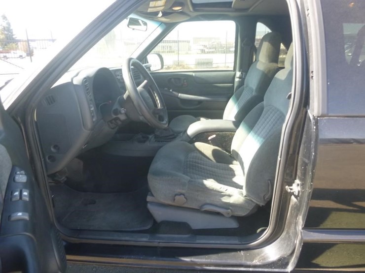 2002-chevrolet-blazer-image-6
