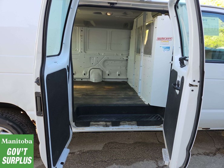 2013-ford-cargo-image-26