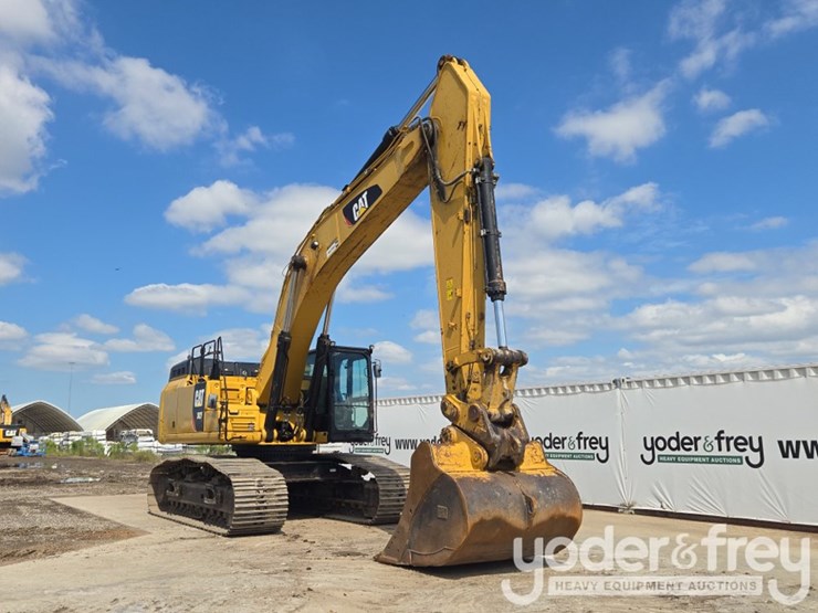 2018-caterpillar-352-image-7