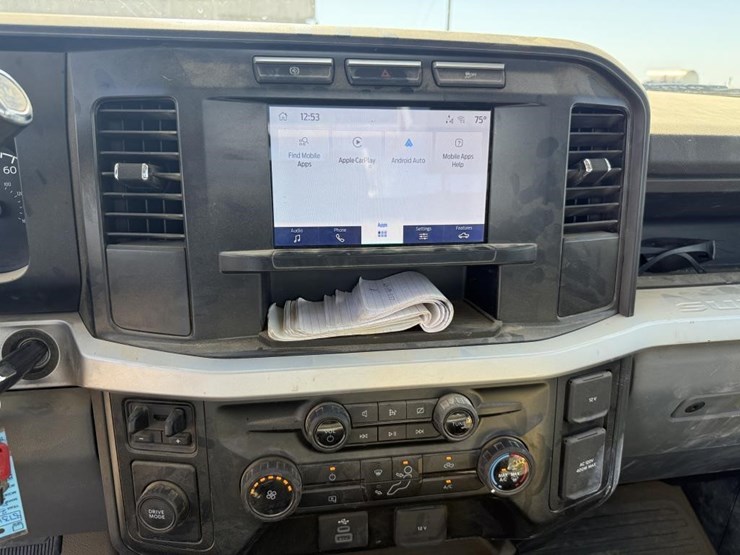 2024-ford-f350-xl-image-32