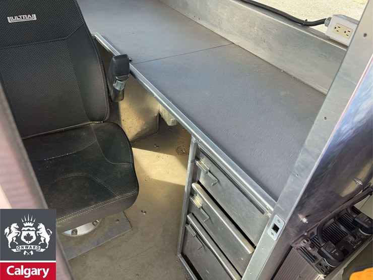 2016-mercedes-benz-sprinter-3500-image-23