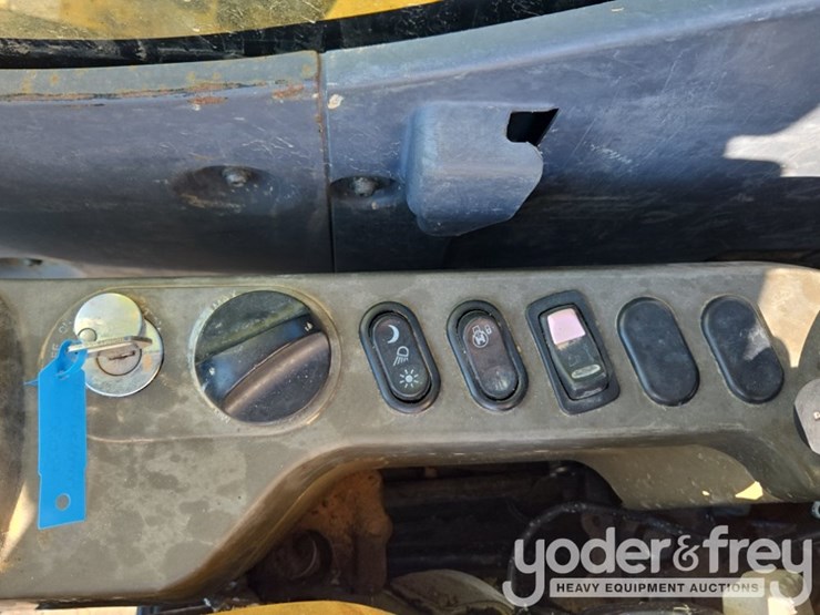 komatsu-pc210-image-75
