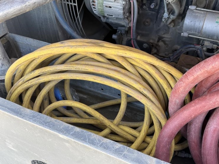 2020-sullivan-palatek-p185-towable-air-compressor-image-16