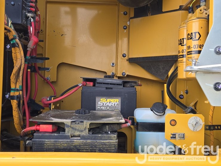 2018-caterpillar-352-image-34