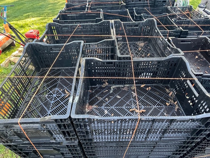 #3218-•-pallet-of-stackable-poly-crates-image-3