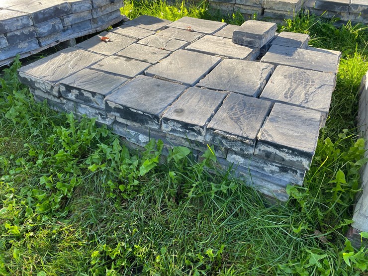 #3179-•-(3)-pallets-of-decorative-pavers-image-3