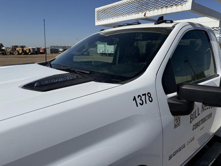 2025-chevrolet-3500-image-17