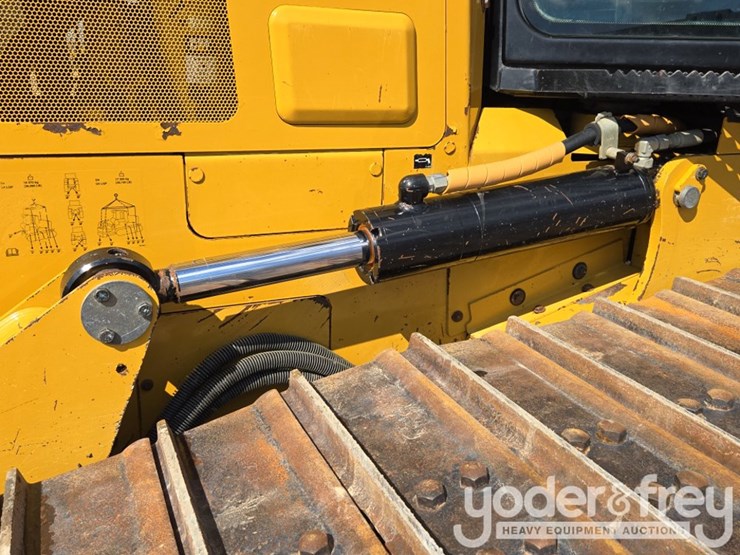 2021-caterpillar-d4-lgp-image-25