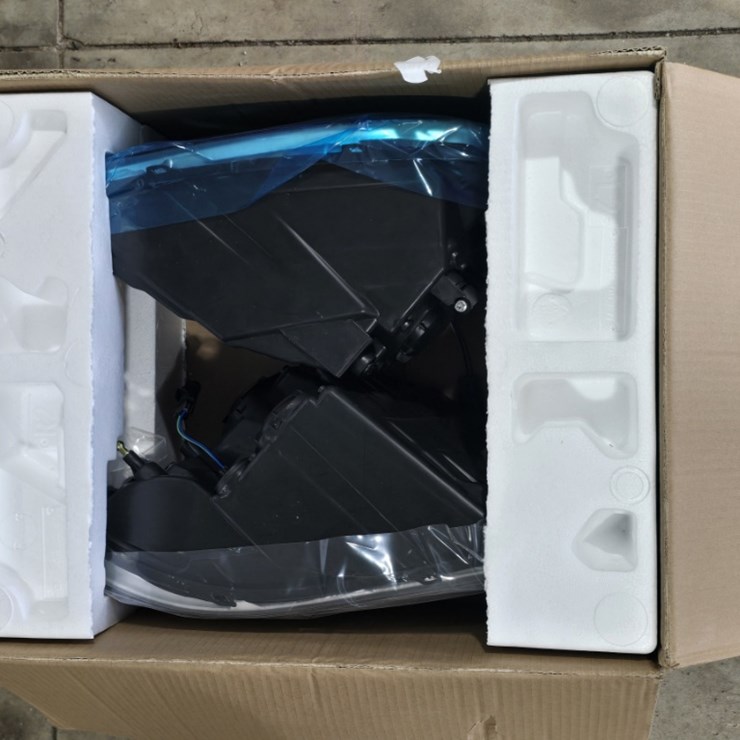 Roadeal Headlight Assembly - Driver & Passenger Side