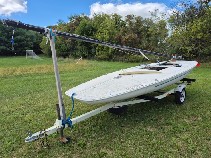 #4006-•-16'-fiberglass-sailboat-image-1