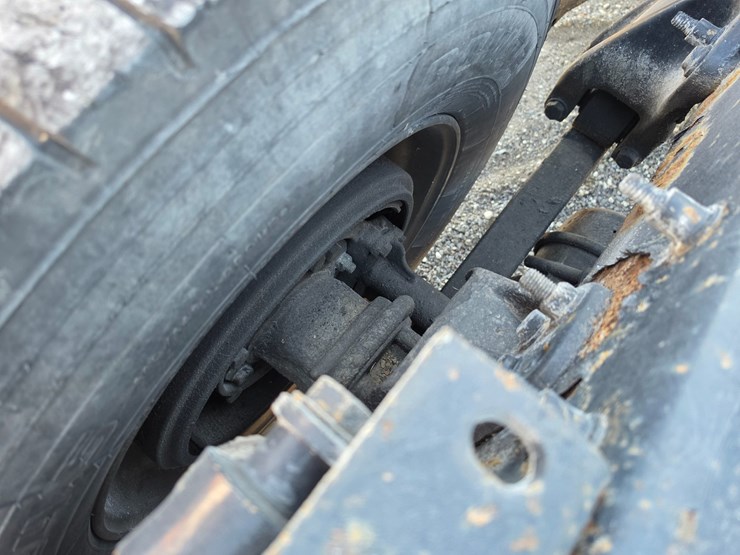 2016-freightliner-columbia-120-image-98