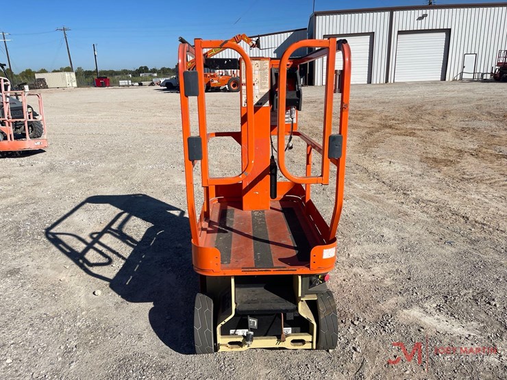 2015-jlg-1230es-image-4