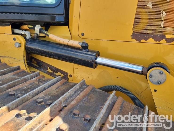 2021-caterpillar-d4-lgp-image-30