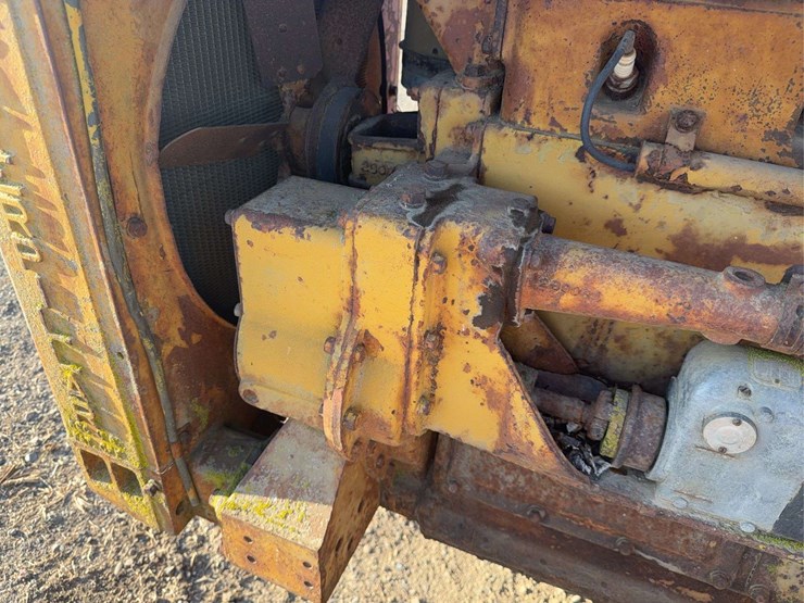 caterpillar-thirty-image-17