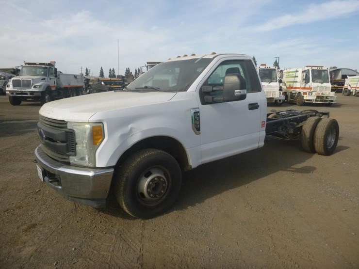 2017-ford-f350-image-1