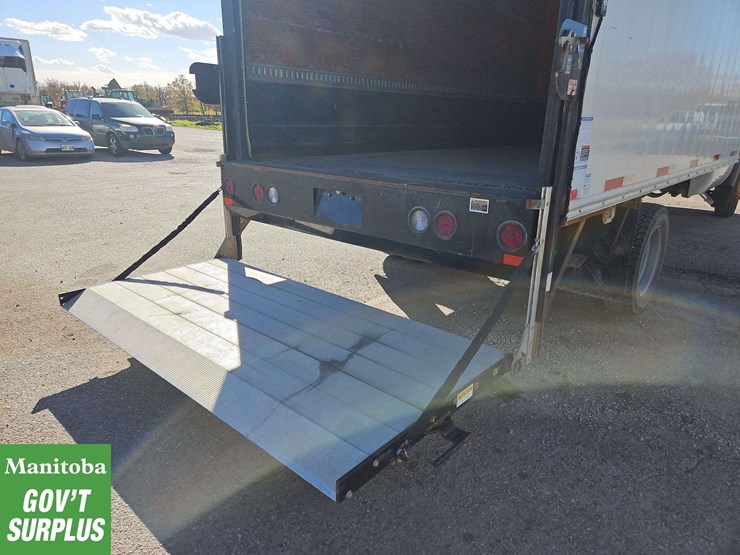 2014-ford-f550-image-27