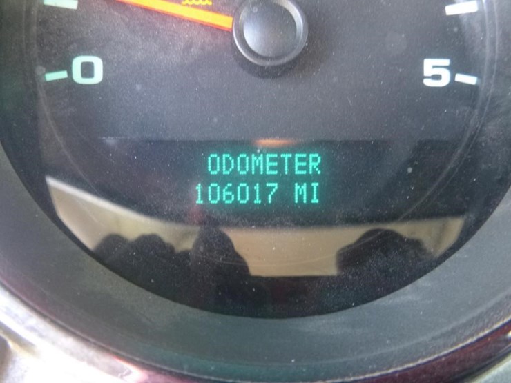 2011-chevrolet-3500-image-18