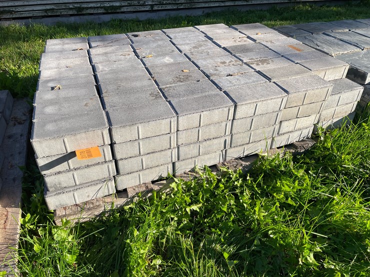 #3178-•-pallet-of-decorative-landscape-block-image-1