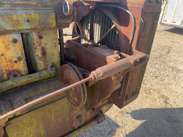 caterpillar-thirty-image-16