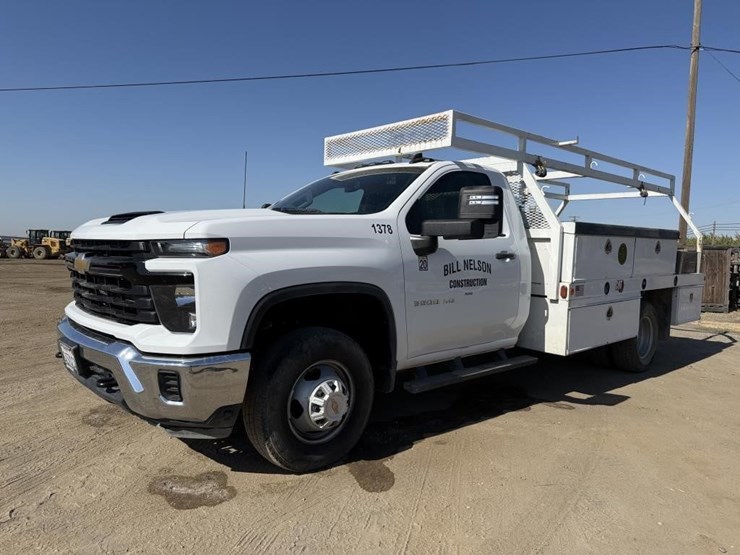 2025-chevrolet-3500-image-1
