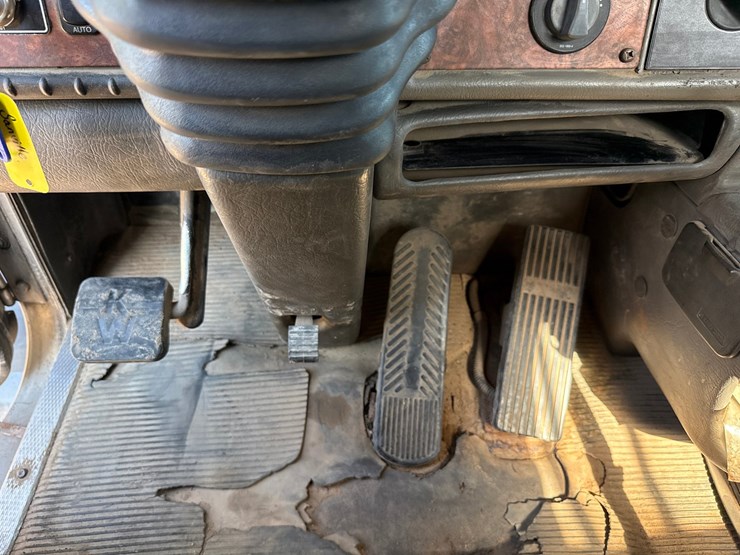 2005-kenworth-t800-image-60