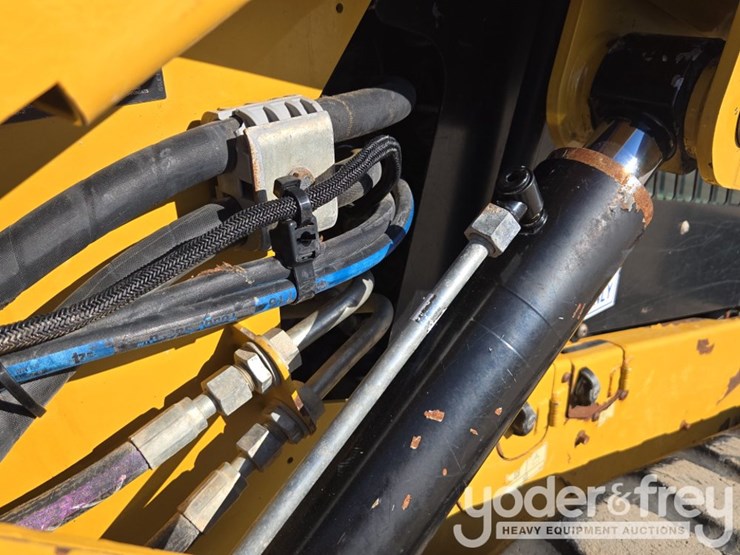 2018-caterpillar-299d2-image-35