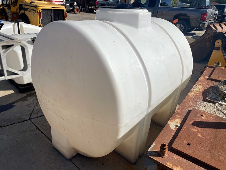 #1837-•-500-gallon-horizontal-leg-tank-image-4