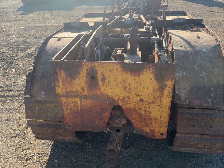 caterpillar-thirty-image-10
