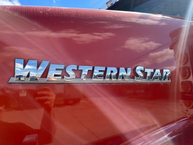 2016-western-star-4900sb-image-56