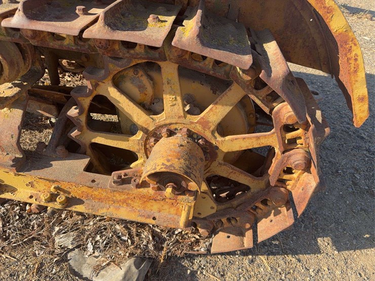caterpillar-thirty-image-11