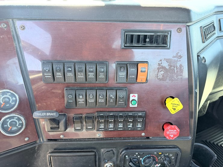 #1727-•-2020-western-star-day-cab-truck-tractor-image-49